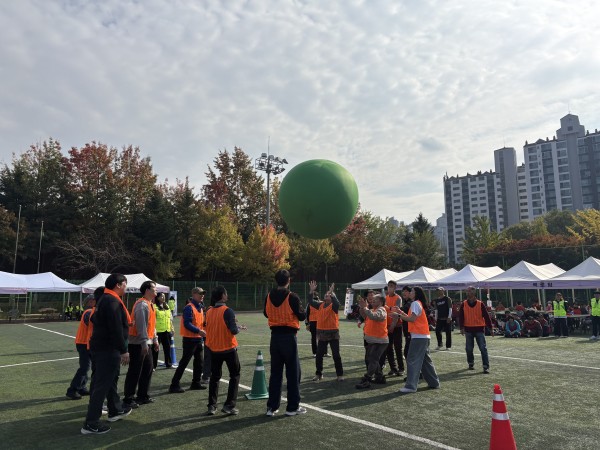 c8d787dffd4ef19aa819e0ed9071feec_1764045872_7069.jpg